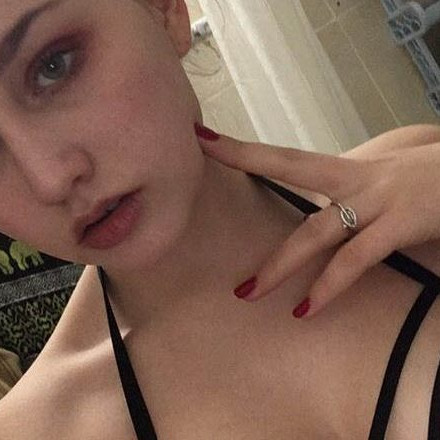 Сливы Горячих милф 18+